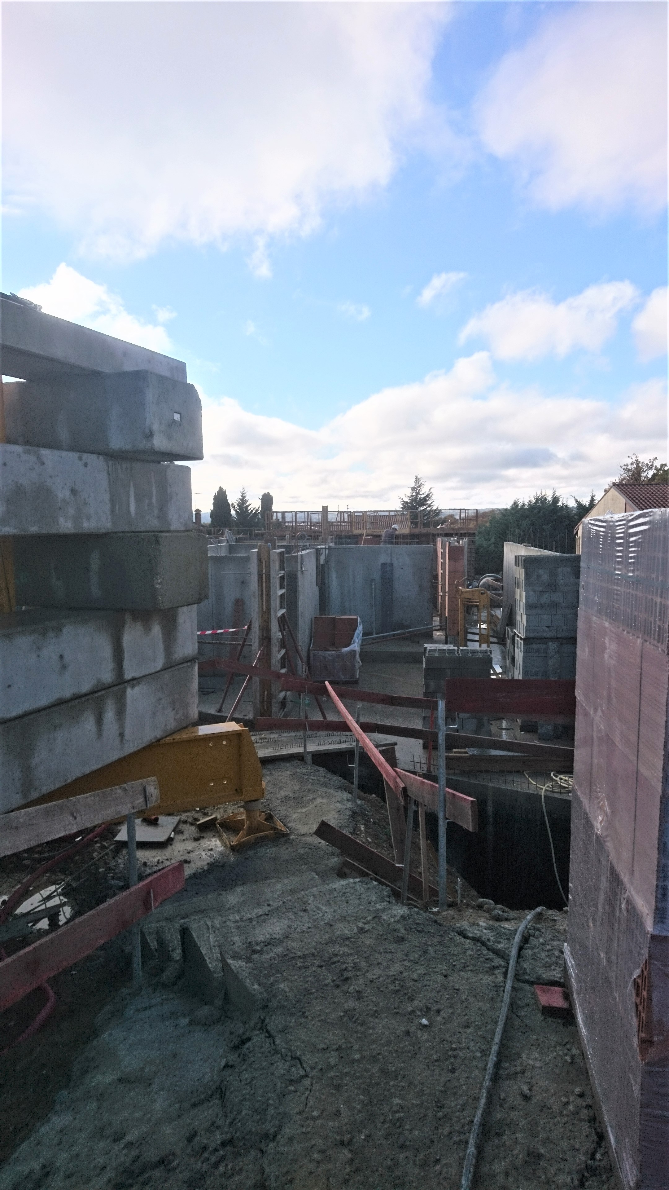 25 novembre 2021 :  Elévation des murs